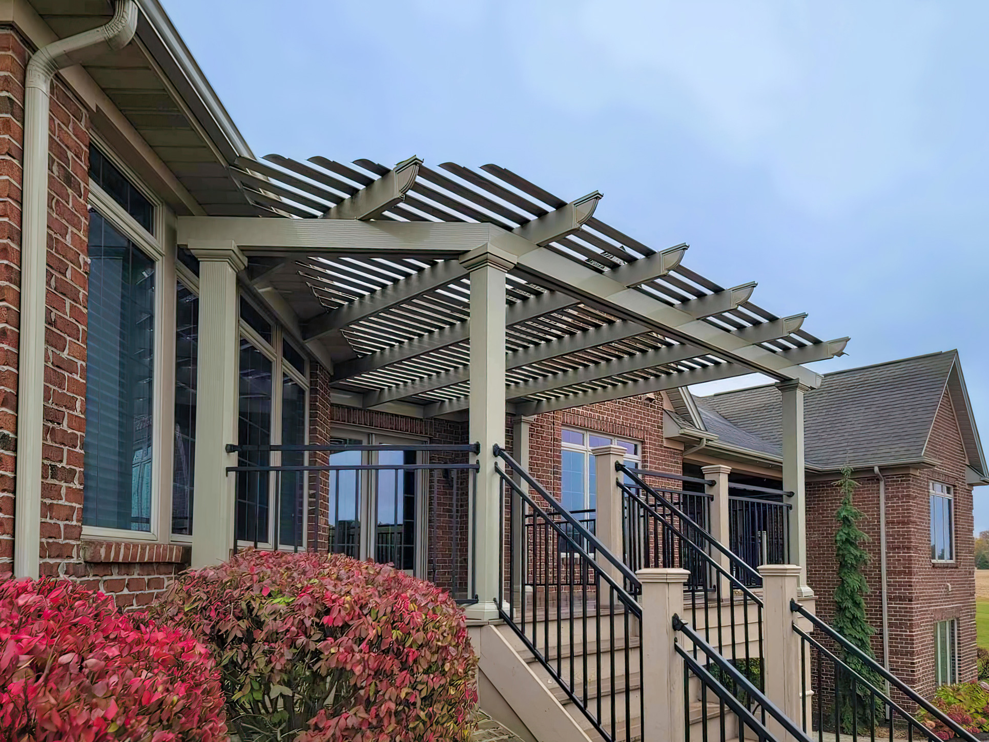 Attached fixed pergola